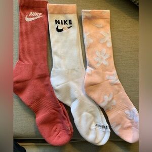 Nike Trio Crew Socks in White, Coral, and Peach with Floral Accent
